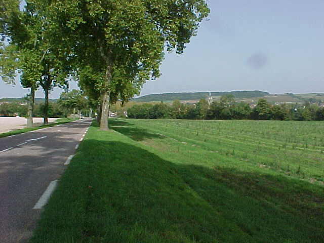 229 - J'APPROCHE DE VILLENAUXE-LA-GRANDE....jpg
